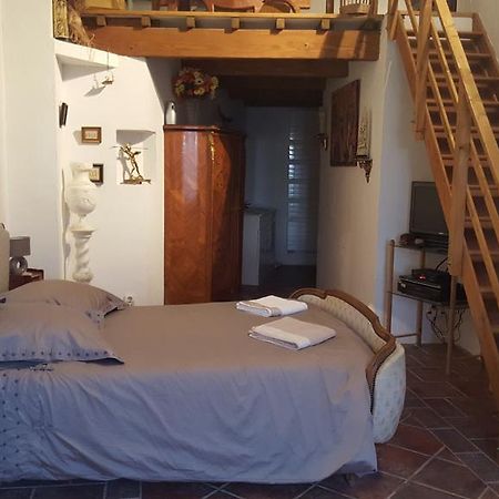 Bed and Breakfast Les Croisees Castillon-du-Gard Exterior foto