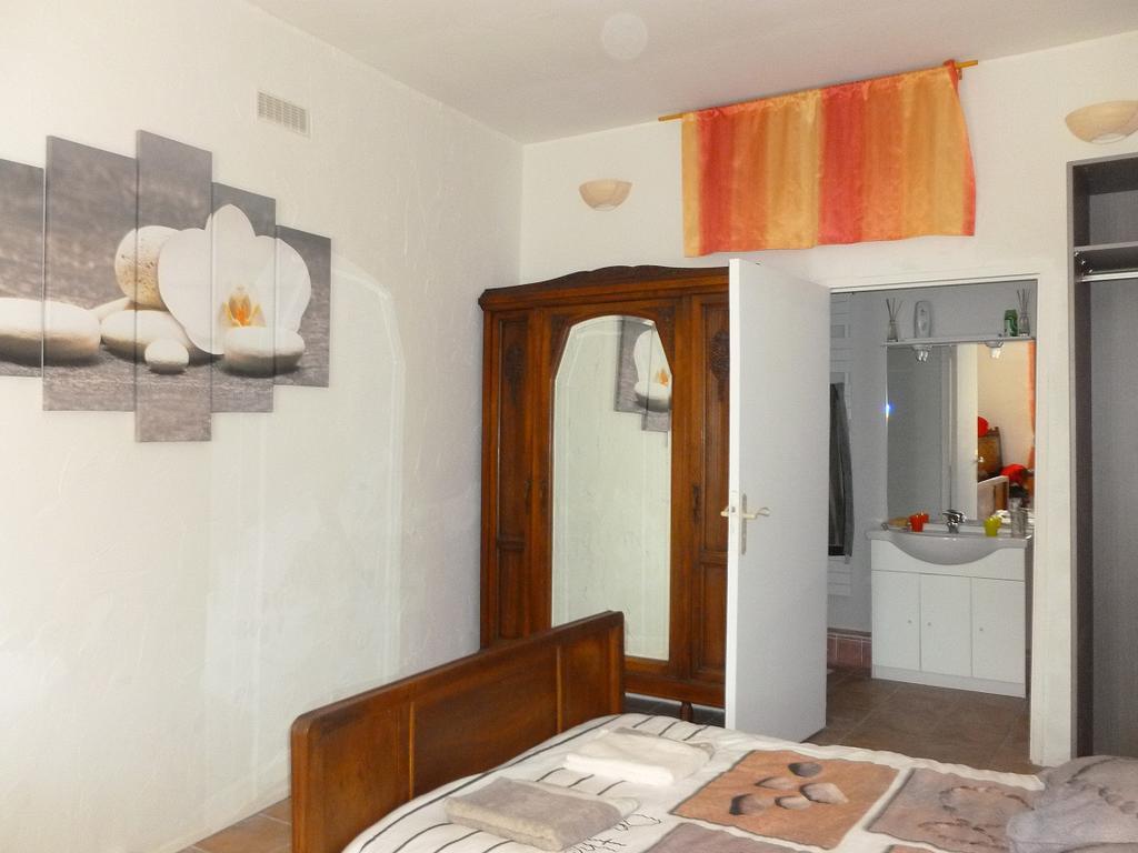 Bed and Breakfast Les Croisees Castillon-du-Gard Exterior foto